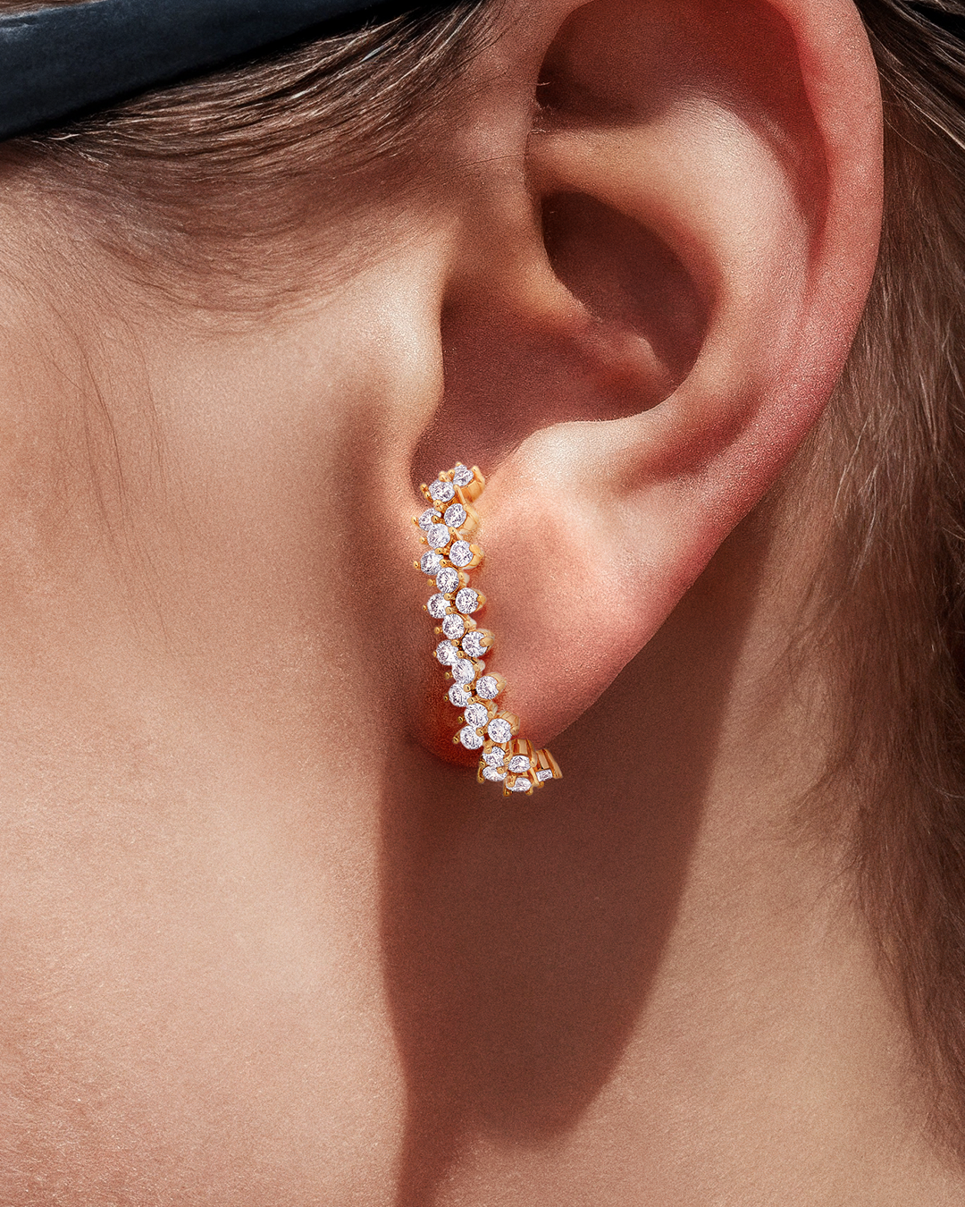 Brinco Ear Hook Diamantes