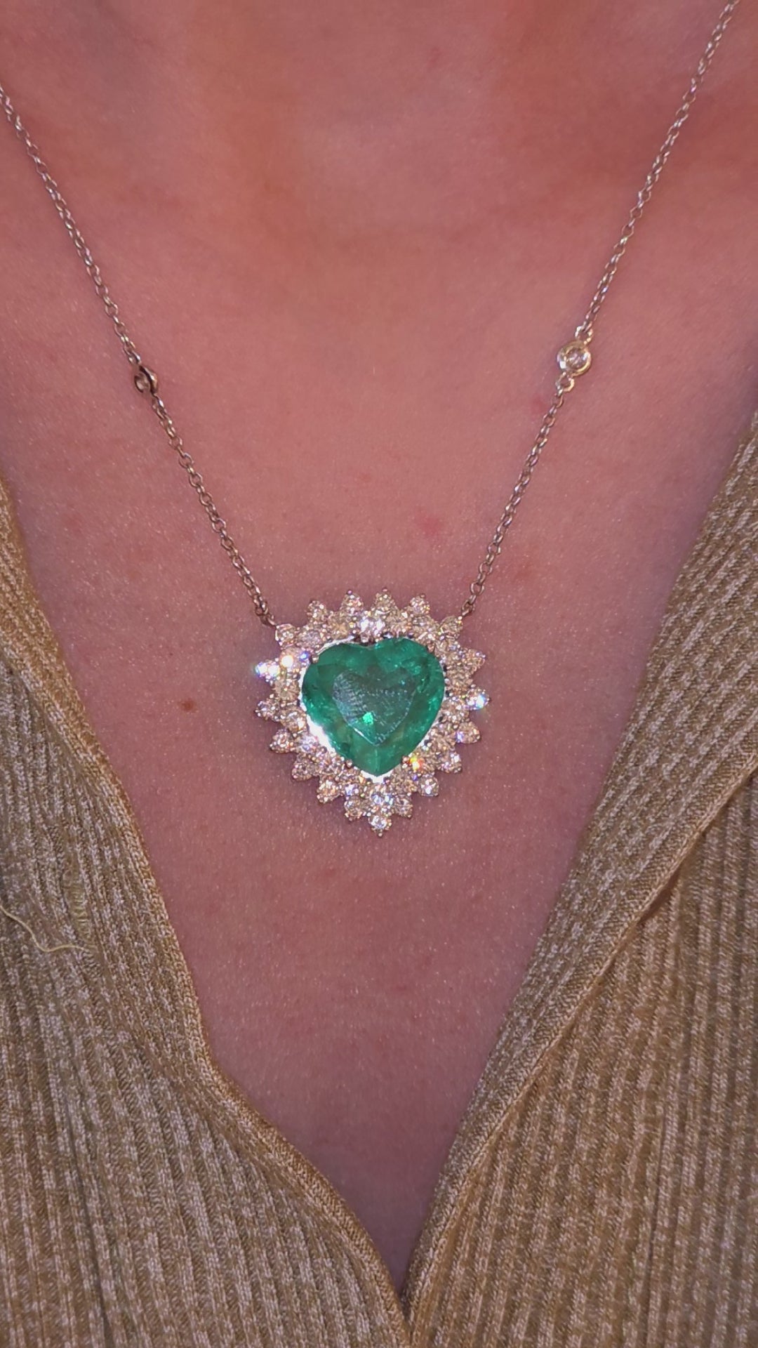 Colar Coração em Esmeraldas e Diamantes