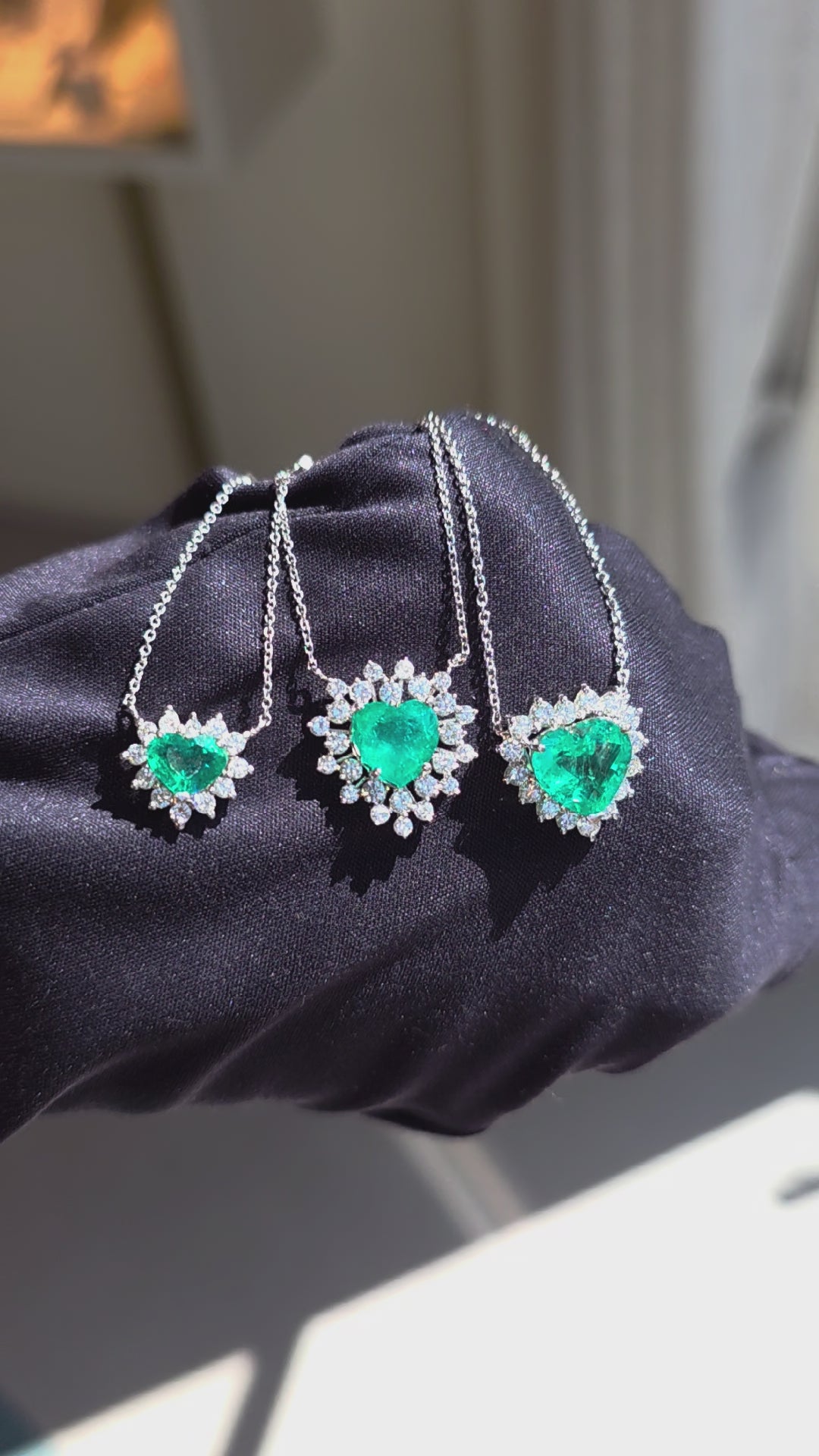 Colar Coração de Esmeralda e Diamantes