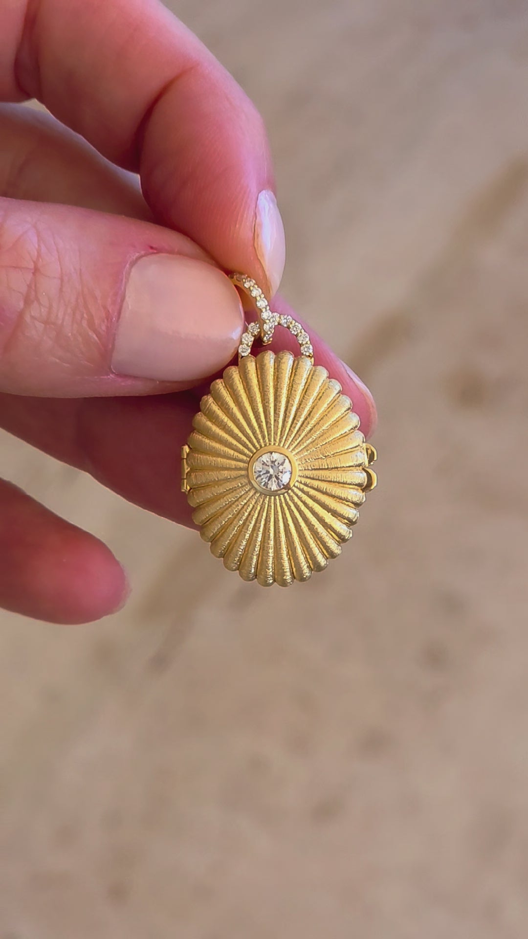 Relicário com Diamantes