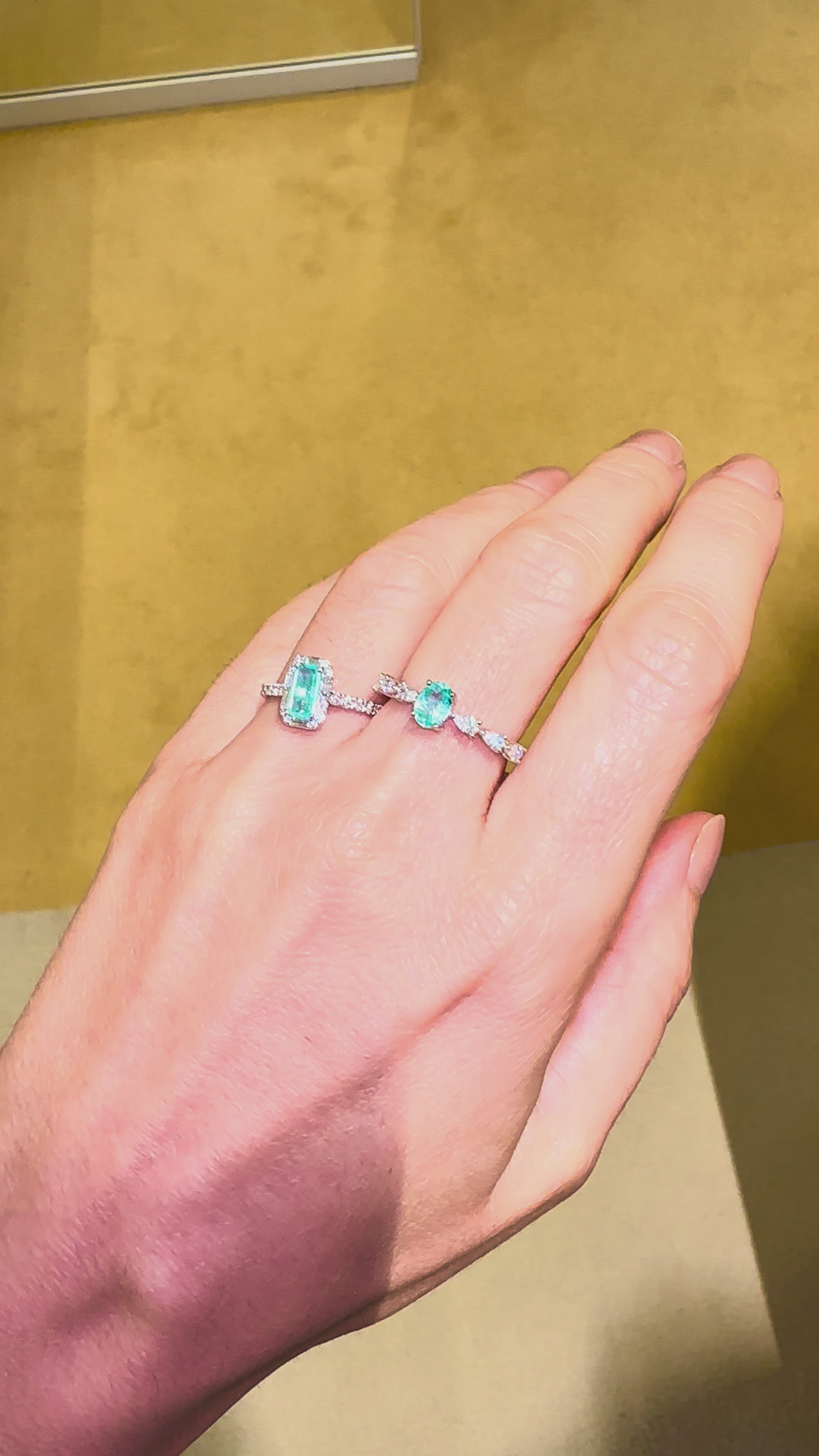 Anel Geometric em Ouro Branco com Turmalina Paraíba e Diamantes