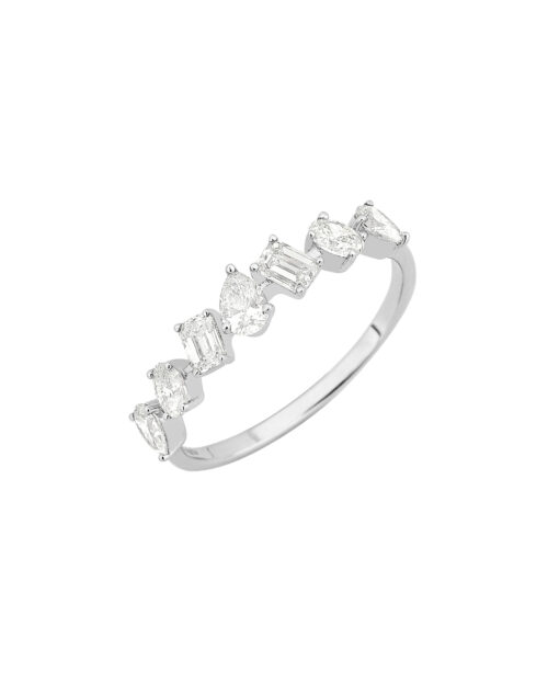 Anel com Diamantes em Diferentes Lapidações